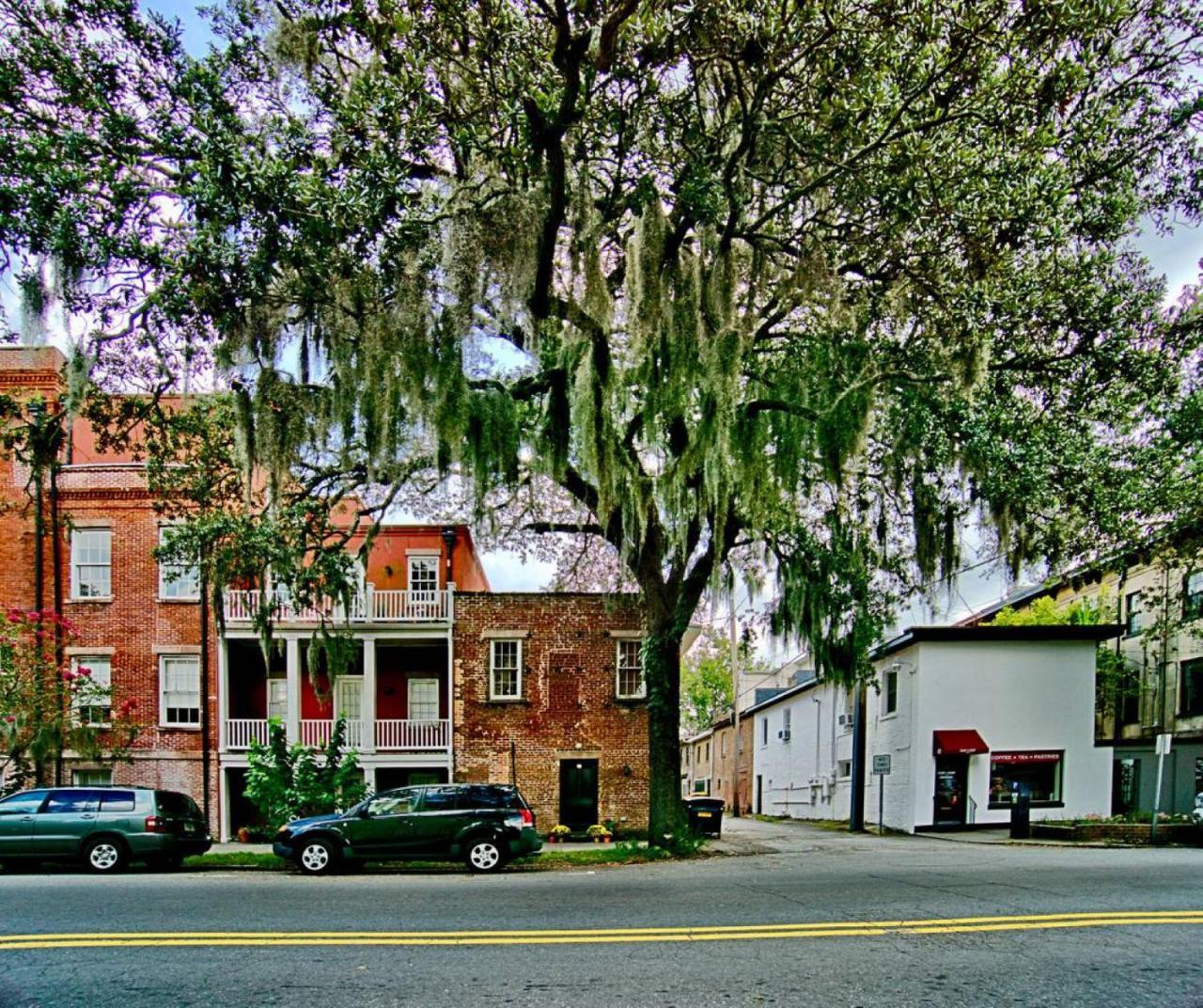 Comfy Carriage House Steps From The River Savannah Esterno foto