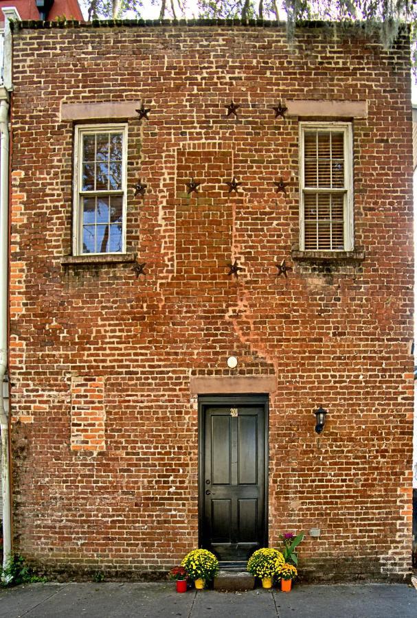 Comfy Carriage House Steps From The River Savannah Esterno foto